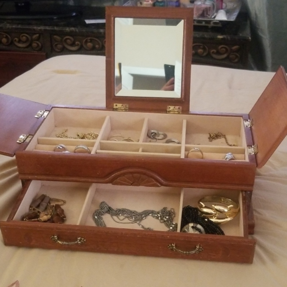 Jewelry box
